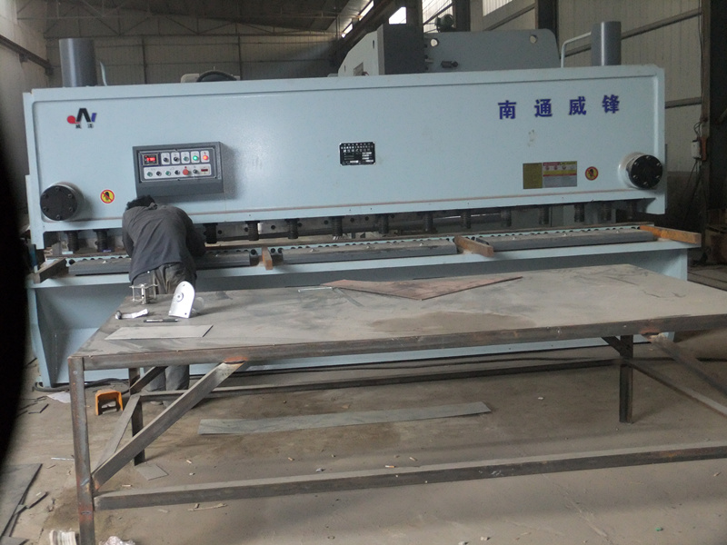 1数控无限剪板机